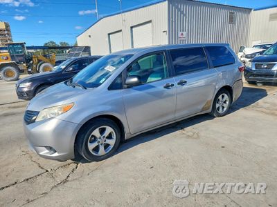 2015 TOYOTA SIENNA 5TDZK3DC5FS672228 - główne zdjęcie licytacji z USA - miniatura