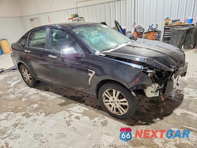Czwarte zdjęcie samochodu z boku: 2008 FORD FOCUS SE VIN:1FAHP35N48W256063 - miniatura