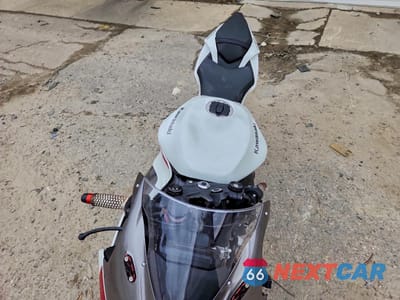 Piąte zdjęcie samochodu w środku: 2025 KAWASAKI ZX636 K VIN:JKBZXJK12SA008716 - miniatura