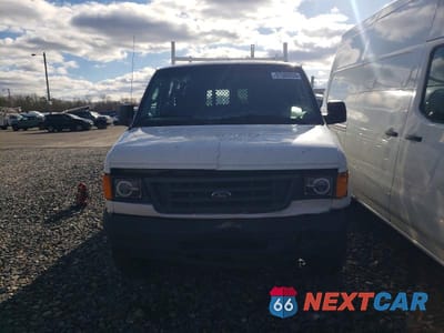Piąte zdjęcie samochodu w środku: 2004 FORD E250 UTILITY / SERVICE VAN VIN:1FTNE24WX4HB31882 - miniatura