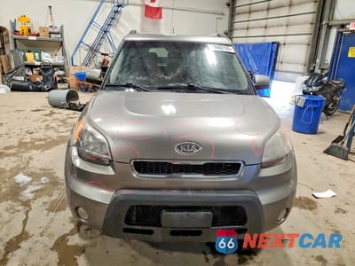 Piąte zdjęcie samochodu w środku: 2011 KIA SOUL + VIN:KNDJT2A29B7238074 - miniatura