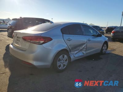 Trzecie zdjęcie samochodu z tyłu: 2017 KIA FORTE LX VIN:3KPFK4A73HE034248 - miniatura
