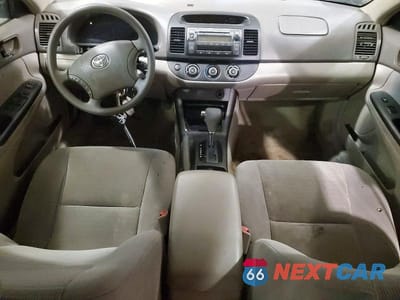 Zdjęcie 8 z 12 samochodu: 2005 TOYOTA CAMRY LE VIN:4T1BE32K55U047823 - miniatura
