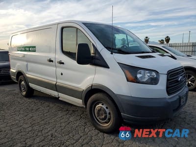 Czwarte zdjęcie samochodu z boku: 2018 FORD TRANSIT 150 DELIVERY VAN VIN:1FTYE1YM7JKA79271 - miniatura