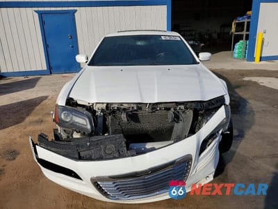 Piąte zdjęcie samochodu w środku: 2014 CHRYSLER 300 S VIN:2C3CCAGG0EH146709 - miniatura