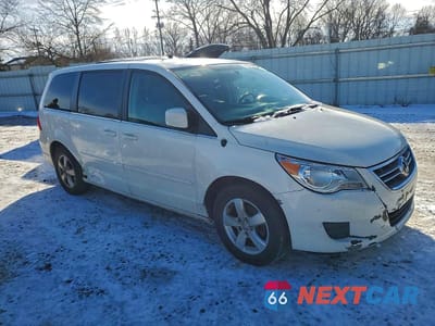 Czwarte zdjęcie samochodu z boku: 2010 VOLKSWAGEN ROUTAN SE VIN:2V4RW3D17AR424413 - miniatura