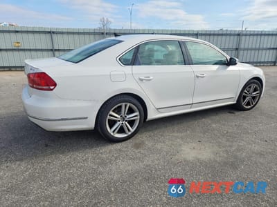 Trzecie zdjęcie samochodu z tyłu: 2015 VOLKSWAGEN PASSAT SEL VIN:1VWCV7A32FC003843 - miniatura