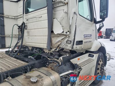 Zdjęcie 9 z 10 samochodu: 2024 VOLVO VNR SEMI TRUCK VIN:4V4WC9EG2RN655213 - miniatura