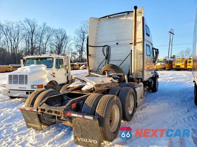 Czwarte zdjęcie samochodu z boku: 2022 VOLVO VNL SEMI TRUCK VIN:4V4NC9EH0NN306176 - miniatura