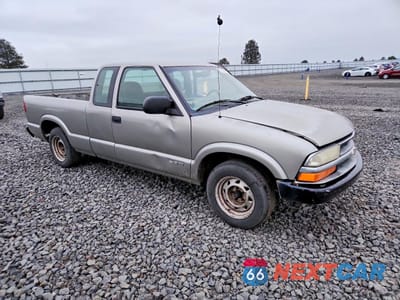 Czwarte zdjęcie samochodu z boku: 2002 CHEVROLET S TRUCK S10 VIN:1GCCS195X28249258 - miniatura