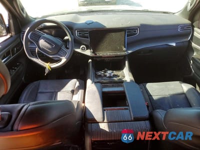 Zdjęcie 8 z 12 samochodu: 2024 JEEP WAGONEER L SERIES II VIN:1C4SJSBP8RS104961 - miniatura