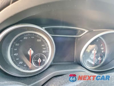 Zdjęcie 9 z 11 samochodu: 2019 MERCEDES-BENZ CLA 250 VIN:WDDSJ4EB1KN752115 - miniatura