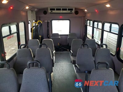 Zdjęcie 6 z 10 samochodu: 2015 FORD E-450 SD - WHEELCHAIR SHUTTLE BUS *** PRIOR FLEET *** VIN:1FDFE4FS9FDA02872 - miniatura