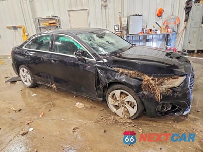 Czwarte zdjęcie samochodu z boku: 2023 AUDI A3 PREMIUM VIN:WAUAUDGY5PA116629 - miniatura