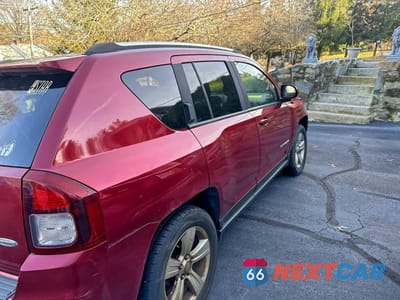 Czwarte zdjęcie samochodu z boku: 2015 JEEP COMPASS LATITUDE VIN:1C4NJDEB5FD162504 - miniatura