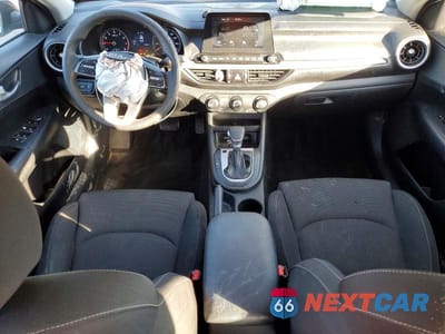 Zdjęcie 8 z 12 samochodu: 2020 KIA FORTE FE VIN:3KPF24AD2LE174676 - miniatura