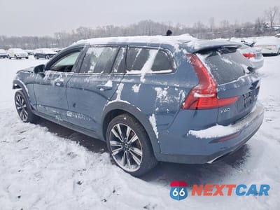 Drugie zdjęcie samochodu z przodu: 2022 VOLVO V60 CROSS COUNTRY T5 MOMENTUM VIN:YV4102WK7N1088245 - miniatura