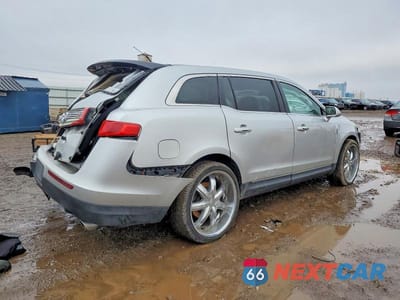 Trzecie zdjęcie samochodu z tyłu: 2015 LINCOLN TOWNHOUSE MKT VIN:2LMHJ5FK4FBL04266 - miniatura