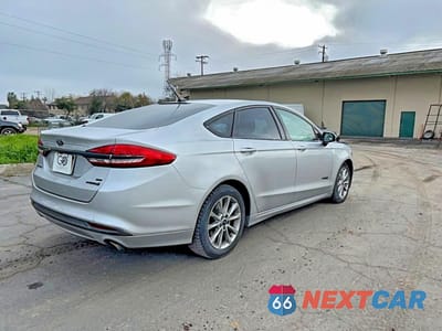 Czwarte zdjęcie samochodu z boku: 2017 FORD FUSION SE HYBRID VIN:3FA6P0LU4HR232655 - miniatura