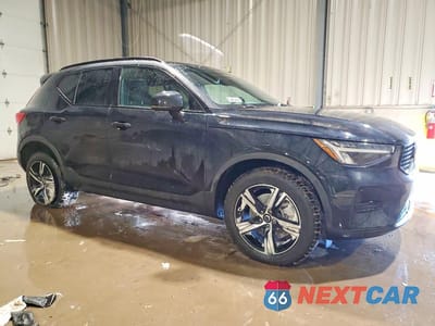 Czwarte zdjęcie samochodu z boku: 2024 VOLVO XC40 CORE VIN:YV4L12UK1R2334585 - miniatura