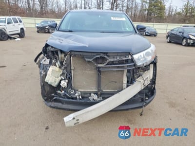 Piąte zdjęcie samochodu w środku: 2015 TOYOTA HIGHLANDER LE VIN:5TDBKRFH3FS146189 - miniatura