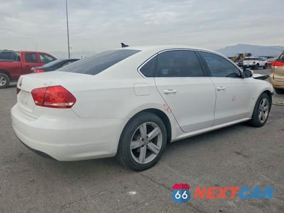 Trzecie zdjęcie samochodu z tyłu: 2014 VOLKSWAGEN PASSAT SE VIN:1VWBP7A38EC015337 - miniatura