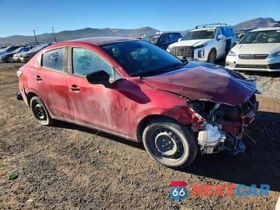 Czwarte zdjęcie samochodu z boku: 2018 TOYOTA YARIS IA BASE VIN:3MYDLBYV1JY301955 - miniatura
