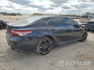 Trzecie zdjęcie samochodu z tyłu: 2018 TOYOTA CAMRY XSE VIN:4T1B61HK6JU148159 - miniatura