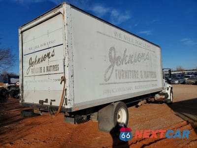 Trzecie zdjęcie samochodu z tyłu: 2008 INTERNATIONAL 4000 4300 - Box Truck VIN:1HTMMAAL78H570291 - miniatura