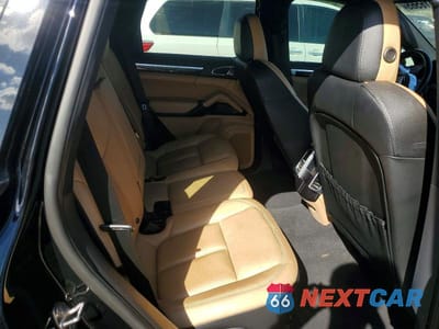 Zdjęcie 11 z 13 samochodu: 2016 PORSCHE CAYENNE VIN:WP1AA2A23GKA11892 - miniatura