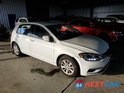 Czwarte zdjęcie samochodu z boku: 2019 VOLKSWAGEN GOLF S VIN:3VWG57AU7KM010659 - miniatura