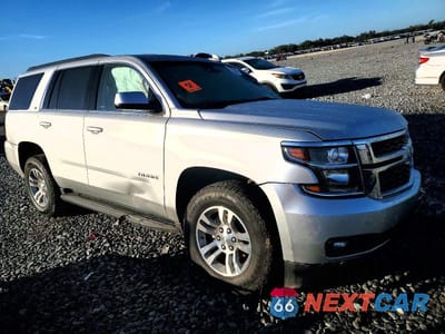 Czwarte zdjęcie samochodu z boku: 2019 CHEVROLET TAHOE K1500 LT VIN:1GNSKBKC6KR366816 - miniatura