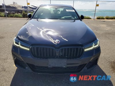 Piąte zdjęcie samochodu w środku: 2023 BMW M550XI VIN:WBA13BK05PCM32125 - miniatura