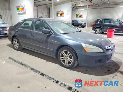 Czwarte zdjęcie samochodu z boku: 2007 HONDA ACCORD EX VIN:1HGCM56897A182976 - miniatura