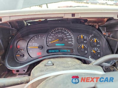 Zdjęcie 9 z 12 samochodu: 2004 CHEVROLET SILVERADO K2500 VIN:1GCGK23U74F166960 - miniatura