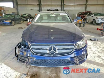 Piąte zdjęcie samochodu w środku: 2020 MERCEDES-BENZ E 350 4MATIC VIN:WDDZF8EB1LA704646 - miniatura