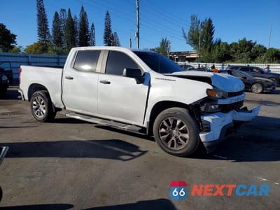 Czwarte zdjęcie samochodu z boku: 2019 CHEVROLET SILVERADO C1500 CUSTOM VIN:3GCPWBEF7KG260156 - miniatura