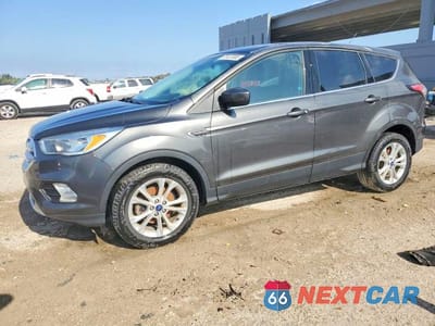 2017 FORD ESCAPE SE 1FMCU0GDXHUE91333 - główne zdjęcie licytacji z USA - miniatura