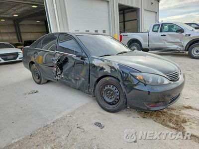 Czwarte zdjęcie samochodu z boku: 2005 TOYOTA CAMRY LE VIN:4T1BE32K75U036676 - miniatura