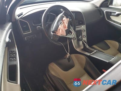 Zdjęcie 8 z 13 samochodu: 2017 VOLVO XC60 T5 DYNAMIC VIN:YV440MDR7H2223215 - miniatura