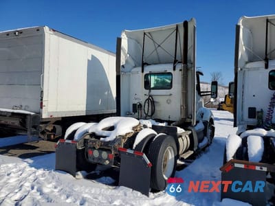 Czwarte zdjęcie samochodu z boku: 2018 KENWORTH T680 SEMI TRUCK VIN:1XKYA48X8JJ204375 - miniatura