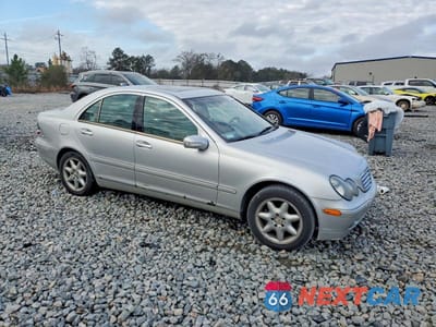 Czwarte zdjęcie samochodu z boku: 2002 MERCEDES-BENZ C 240 VIN:WDBRF61J72F266579 - miniatura