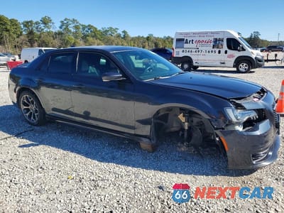 Czwarte zdjęcie samochodu z boku: 2017 CHRYSLER 300 S VIN:2C3CCABGXHH541704 - miniatura