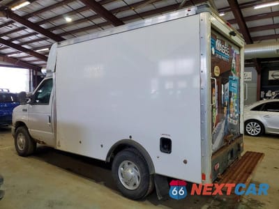 Drugie zdjęcie samochodu z przodu: 2021 FORD ECONOLINE E350 SUPER DUTY CUTAWAY VAN VIN:1FDWE3FK2MDC41834 - miniatura