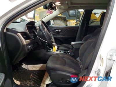 Zdjęcie 7 z 13 samochodu: 2017 JEEP CHEROKEE LATITUDE VIN:1C4PJMCS4HW509047 - miniatura