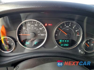 Zdjęcie 9 z 12 samochodu: 2014 JEEP WRANGLER UNLIMITED SAHARA VIN:1C4BJWEGXEL186926 - miniatura