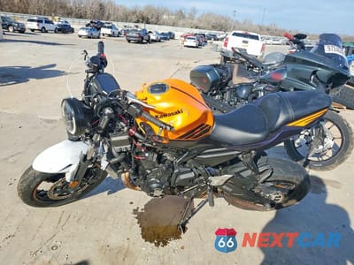 Trzecie zdjęcie samochodu z tyłu: 2025 KAWASAKI EX650 P VIN:ML5EXEP13SDAF8119 - miniatura