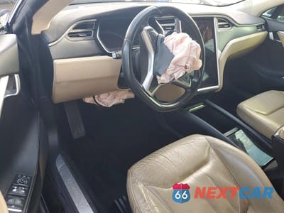 Zdjęcie 8 z 11 samochodu: 2016 TESLA MODEL S VIN:5YJSA1E28GF131971 - miniatura