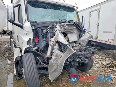 Zdjęcie 9 z 10 samochodu: 2025 FREIGHTLINER CASCADIA 126 SEMI TRUCK VIN:3AKJHHDR9SSWH0886 - miniatura