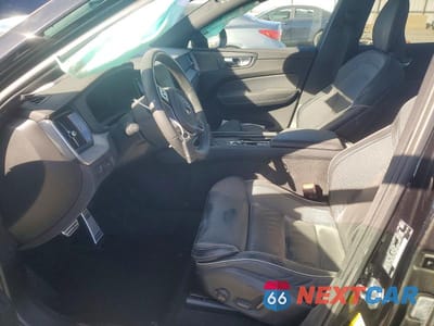 Zdjęcie 7 z 11 samochodu: 2021 VOLVO XC60 T5 R-DESIGN VIN:YV4102DM1M1846647 - miniatura